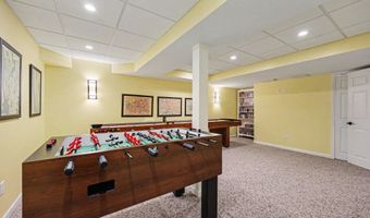 5368 Pinnacle Ct, Ann Arbor, MI 48108