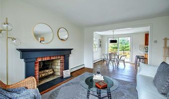 2 Simmons Rd, Barrington, RI 02806