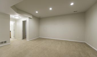 2962 Hunley Dr, Ann Arbor, MI 48105