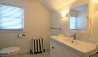 460 E Main Rd, Middletown, RI 02842