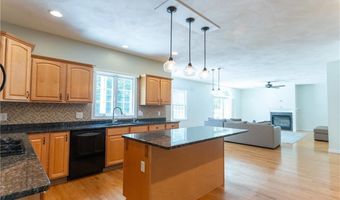 9 Elizabeth Dr, Lincoln, RI 02865