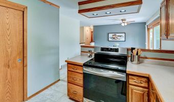 5514 Meadowood Dr, Fitchburg, WI 53711