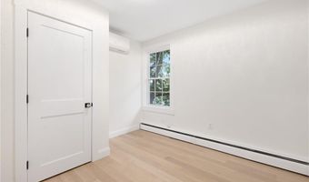 28 Young St 2, Newport, RI 02840