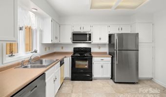 103 Pebble Creek Dr, Asheville, NC 28803