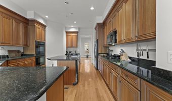 1815 POTOMAC GREENS Dr, Alexandria, VA 22314