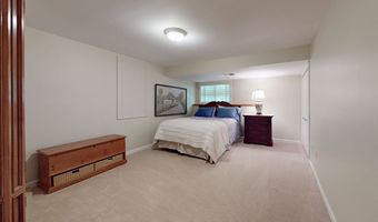 12 Lyndenwood Dr, Brookfield, CT 06804