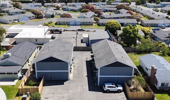 325 MATOT St B, Brookings, OR 97415