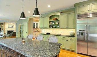 10 Owl Tree Ln, East Greenwich, RI 02818
