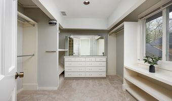 3949 Waldenwood Dr, Ann Arbor, MI 48105
