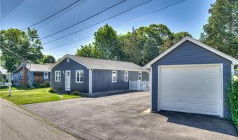 33 Spruce Ln, Bristol, RI 02809