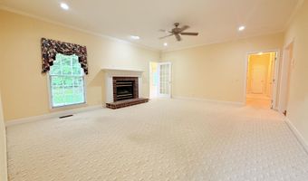 1014 Crestwood Dr, Albertville, AL 35950