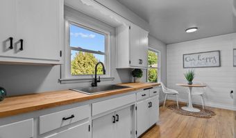 1824 E COLLEGE Ave, Appleton, WI 54915