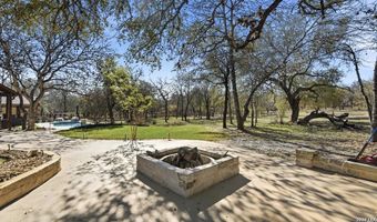 828 SHADY GROVE Ln, Adkins, TX 78101