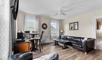 8 Franklin St 3, Newport, RI 02840