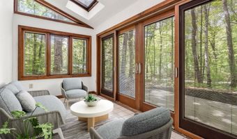 28 Olde Lantern Rd, Bedford, NH 03110