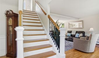 34 Brooks Farm Dr, Bristol, RI 02809