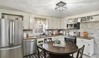 514 Killingly St, Johnston, RI 02919