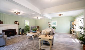 9578 Maplewood St, Angola, NY 14006