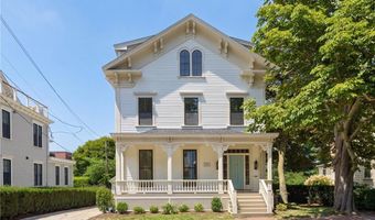 28 Mount Vernon St, Newport, RI 02840