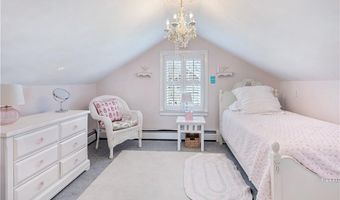 37 Almy St, Newport, RI 02840