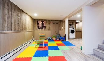 41 Mount View Ave, North Kingstown, RI 02852