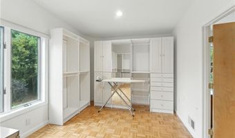 129 Valerie Ct, Cranston, RI 02921