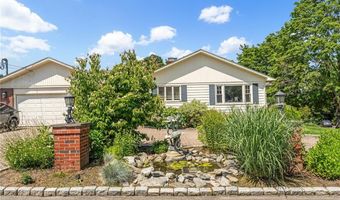 94 Greening Ln, Cranston, RI 02920