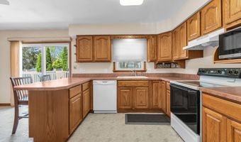 900 Cable Ave, Beachwood, NJ 08722