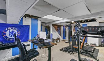 66 Loftus Cir, Bridgeport, CT 06606