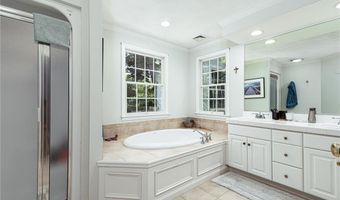 371 Glen Hill Dr, North Kingstown, RI 02874