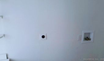 70 Ford Pl, Bridgeport, CT 06610