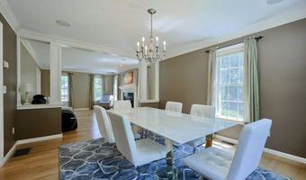 8 Pilgrim Rd, Ashland, MA 01721