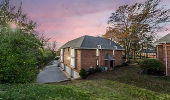 916 Claytonbrook Dr 1, Ballwin, MO 63011