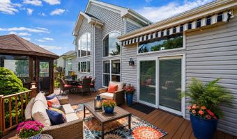 2317 Barrett Dr, Algonquin, IL 60102