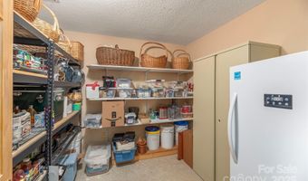 17 Red Oak Ln, Alexander, NC 28701