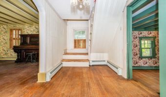 723 W Crescent Ave, Red Bank, NJ 07401