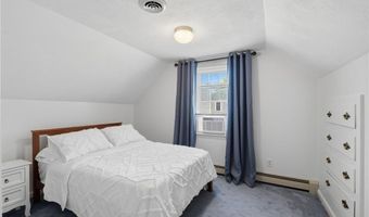 6 Lakewood Dr, Narragansett, RI 02882