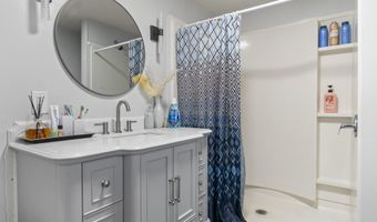 45 Sherwood Dr, Augusta, ME 04330
