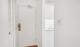 1107 S Old Wilke Rd 201, Arlington Heights, IL 60005