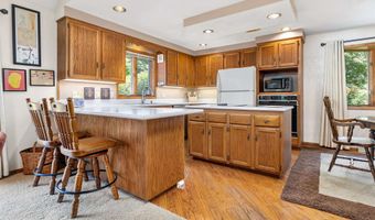 1334 W CLOVERDALE Dr, Appleton, WI 54914