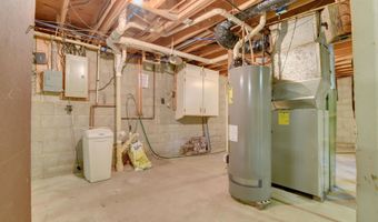 907 A Ave, Armstrong, IA 50514