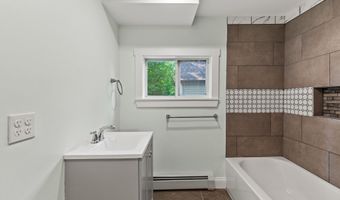 38 Newbury St, Auburn, ME 04210