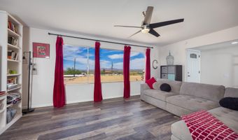 370 E Silverwood Ln, Benson, AZ 85602