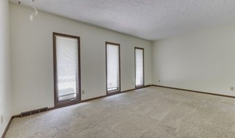 6843 Glacier Dr, Indianapolis, IN 46217