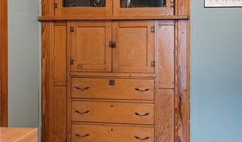 1115 7th St, Baldwin City, KS 66006