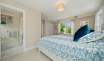9 Casey Ct, Newport, RI 02840