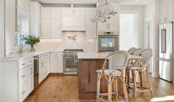 1 Knowlton Ct, Bristol, RI 02809