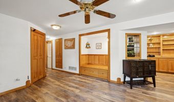 202 W Tanglewood Dr, Arlington Heights, IL 60004