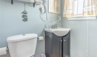 24 Bethune St, Alexandria Bay, NY 13607