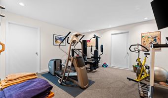 2529 Thornapple Dr, Ann Arbor, MI 48103